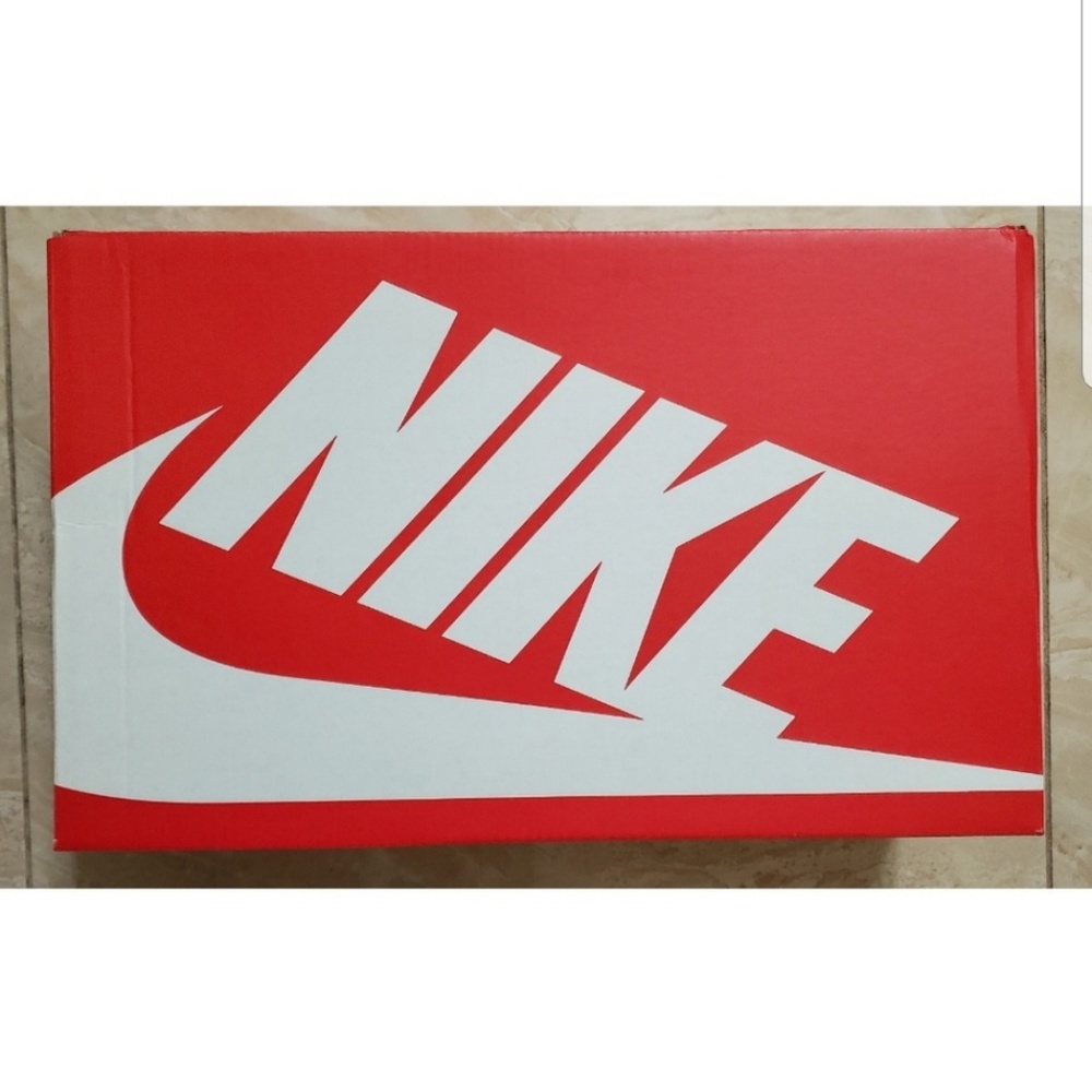 Nike womens shoes sz 7 sneakers black white new - Picture 7 of 7